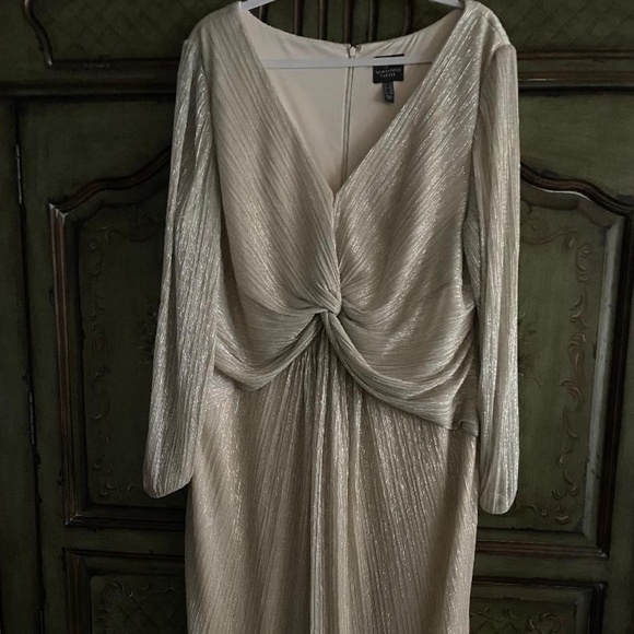 Adrianna Papelll 22W Shimmer blouson sleeve Gown - Picture 1 of 4